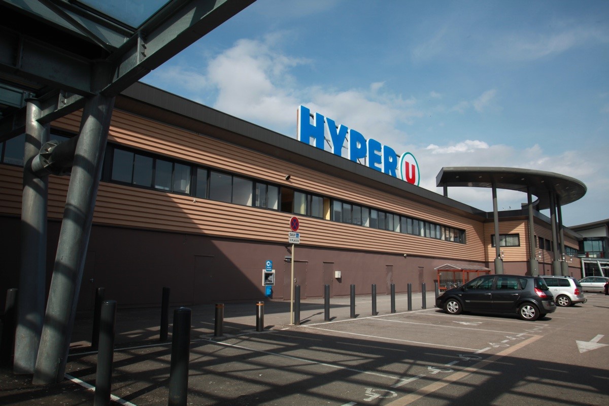 Hyper U